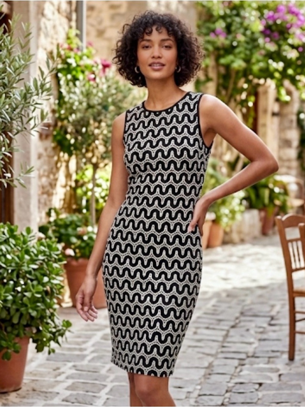 Banana Republic Black and White Geometric Wavy Patterned Sheath
Dress - Size 6